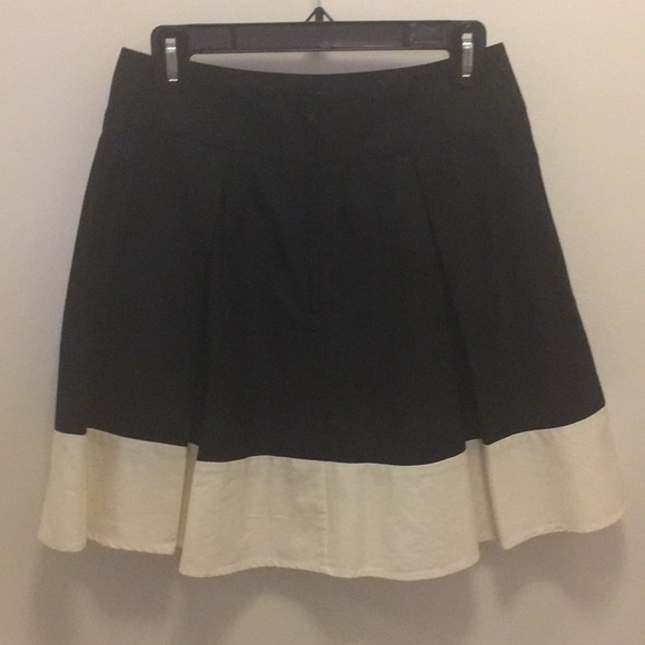 Black and white skirt! 2 tone with a flare! - Picture 2 of 3